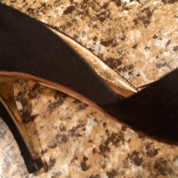 A really beautiful pair of authentic Chanel heels - Picture 4 of 12